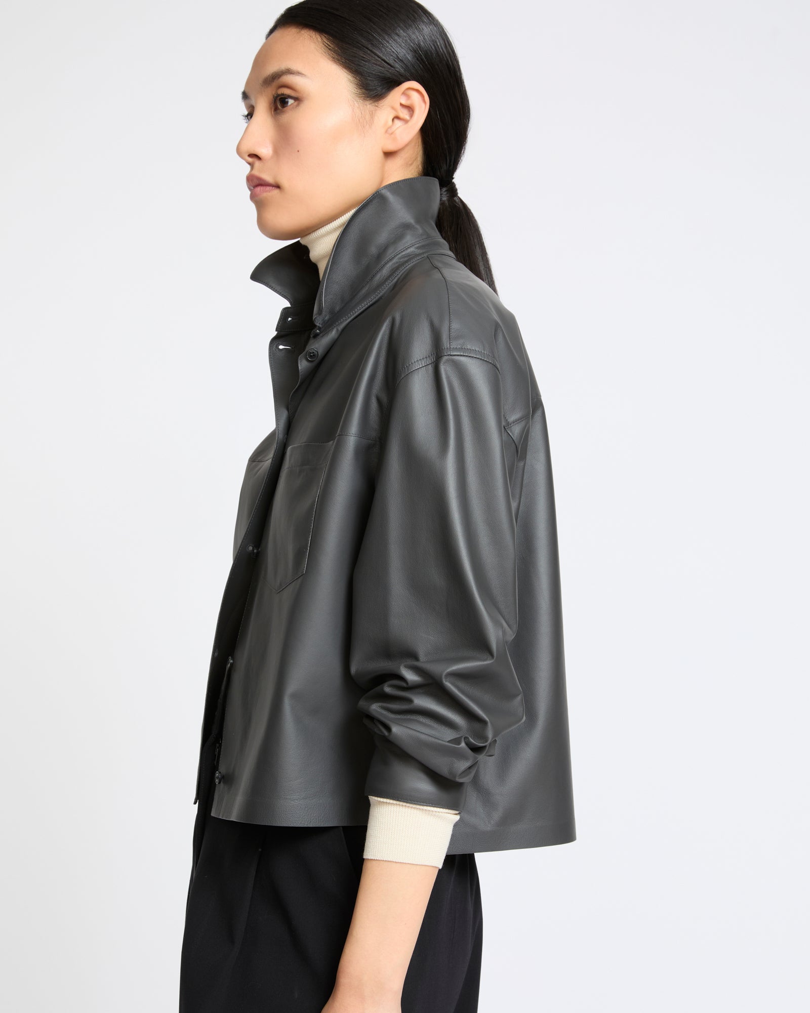 Chemise croppée en cuir d'agneau fin- Yves Salomon - Nouvelle collection Automne Hiver