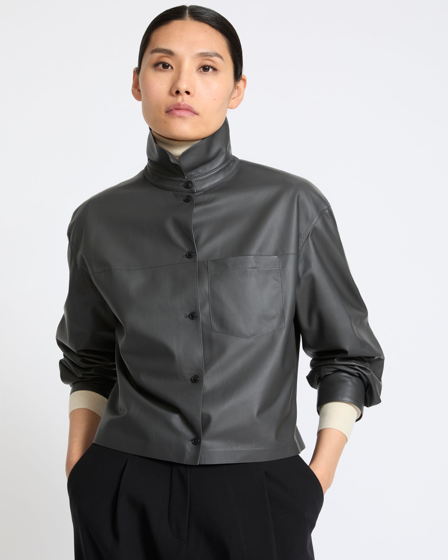 Chemise croppée en cuir d'agneau fin- Yves Salomon - Nouvelle collection Automne Hiver