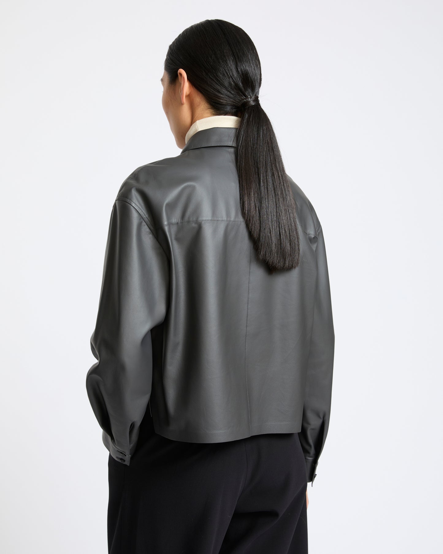 Chemise croppée en cuir d'agneau fin- Yves Salomon - Nouvelle collection Automne Hiver