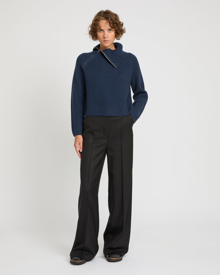 Cropped knitted jumper