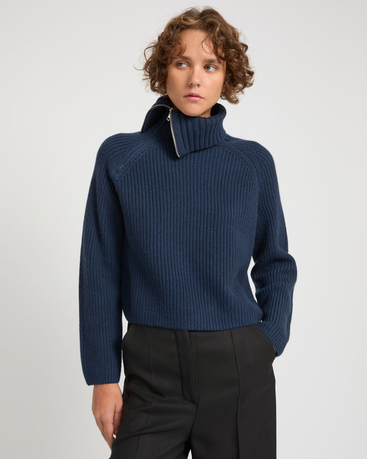 Cropped knitted jumper