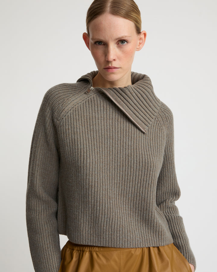 Cropped knitted jumper