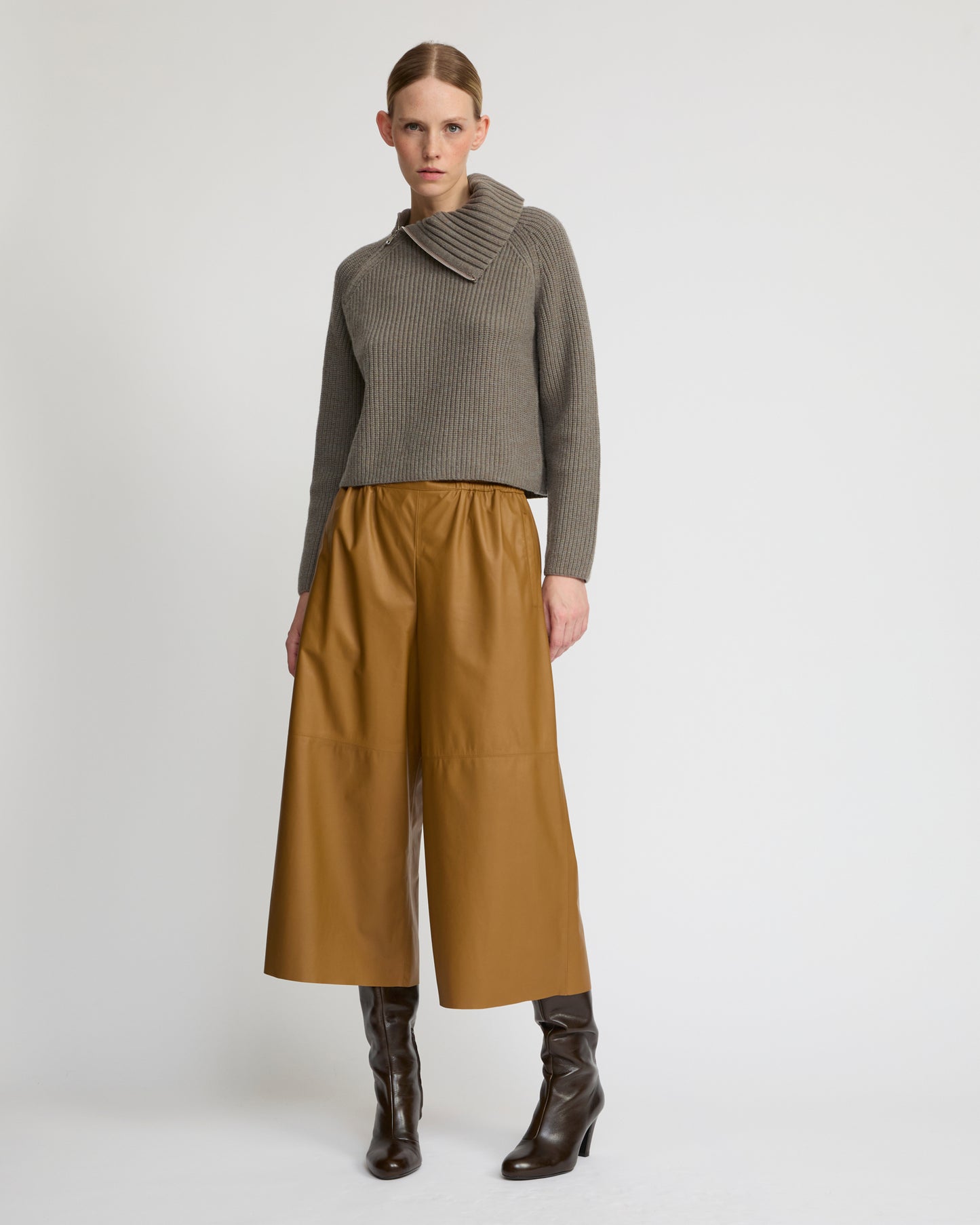 Cropped knitted jumper