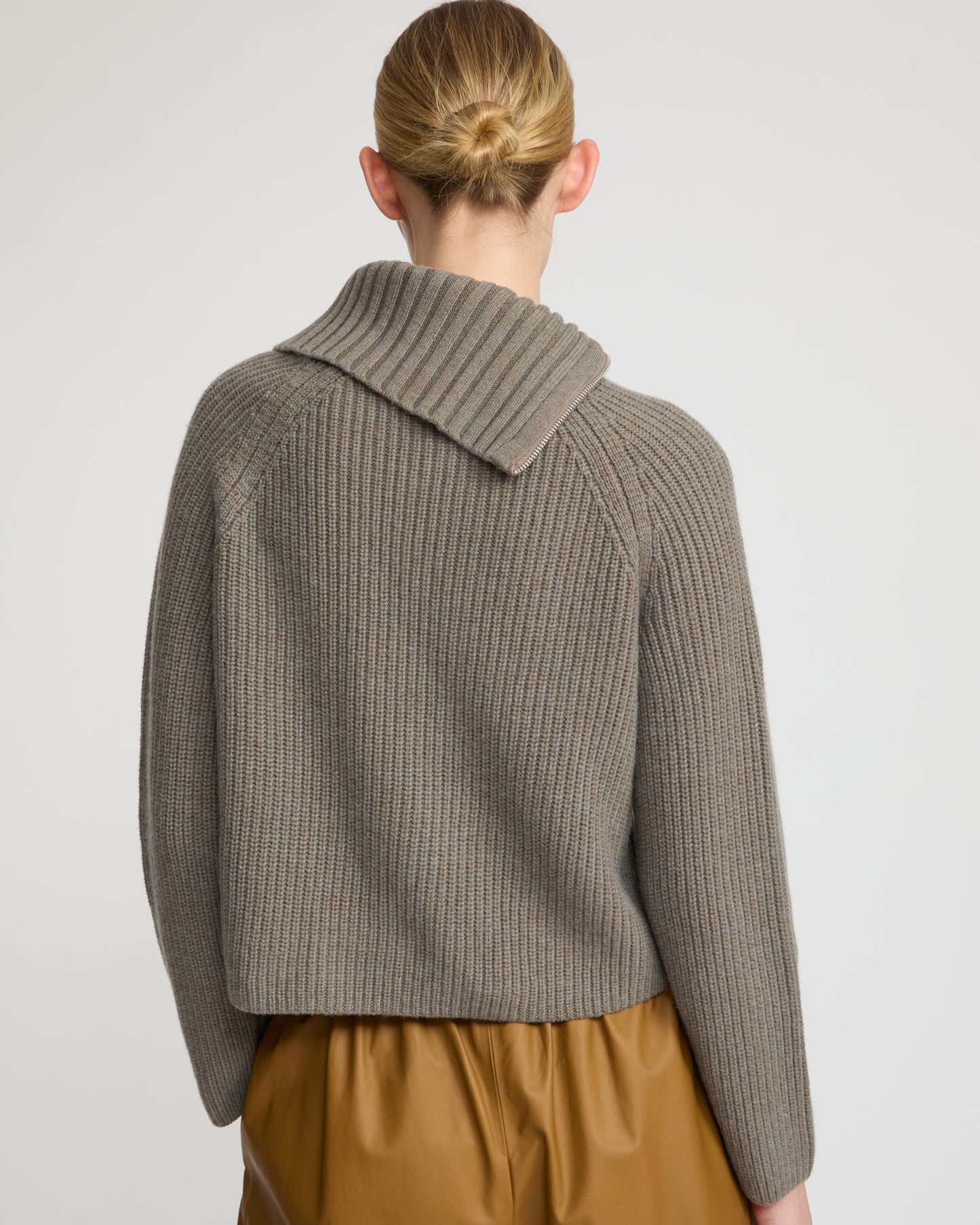 Cropped knitted jumper