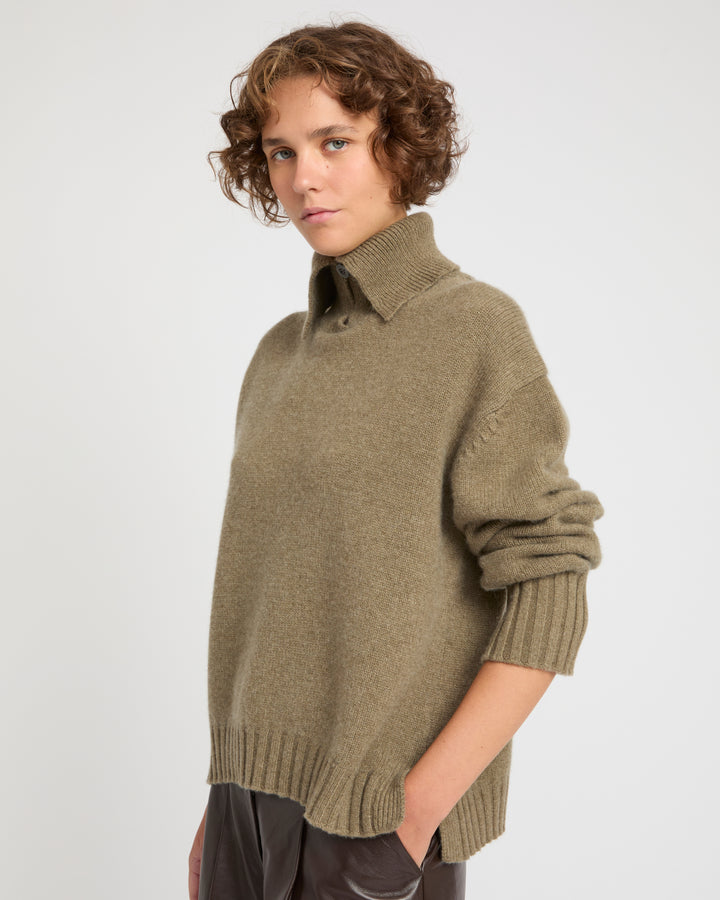 Collar jumper in cashmere knit