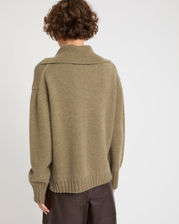 Collar jumper in cashmere knit