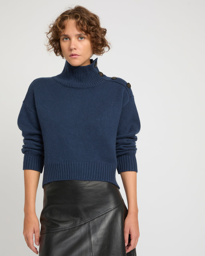 Short oversized knitted jumper