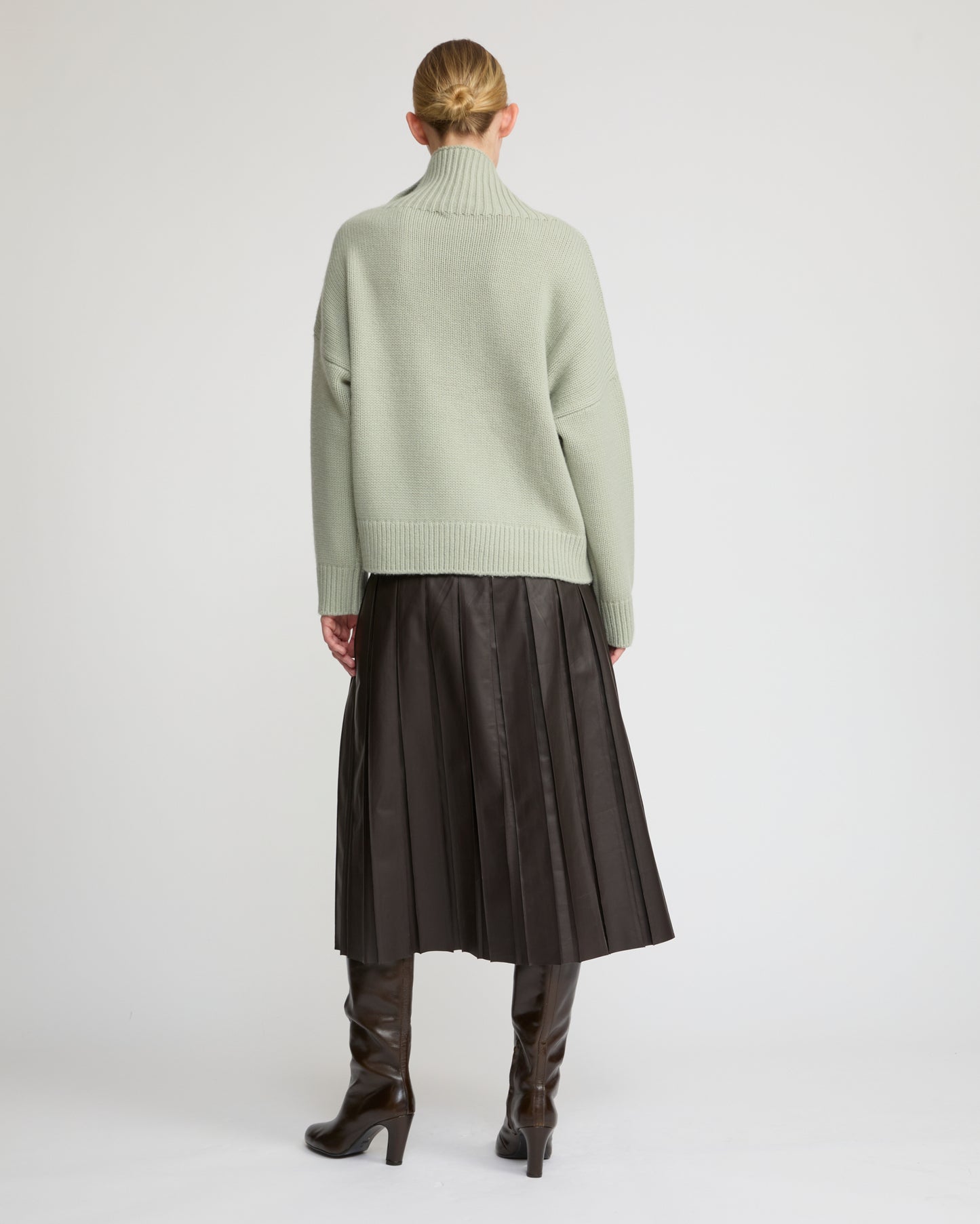 Fine lamb leather pleated skirt