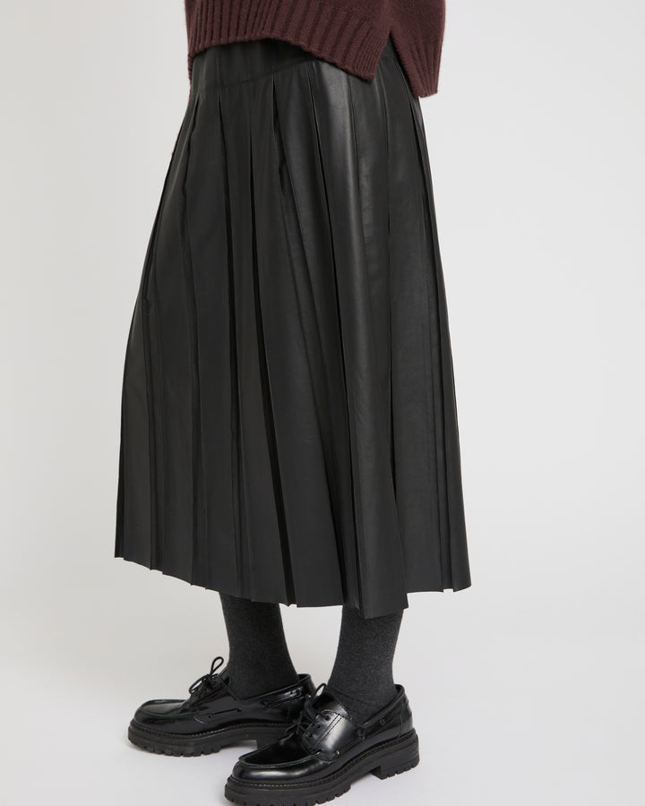 Fine lamb leather pleated skirt
