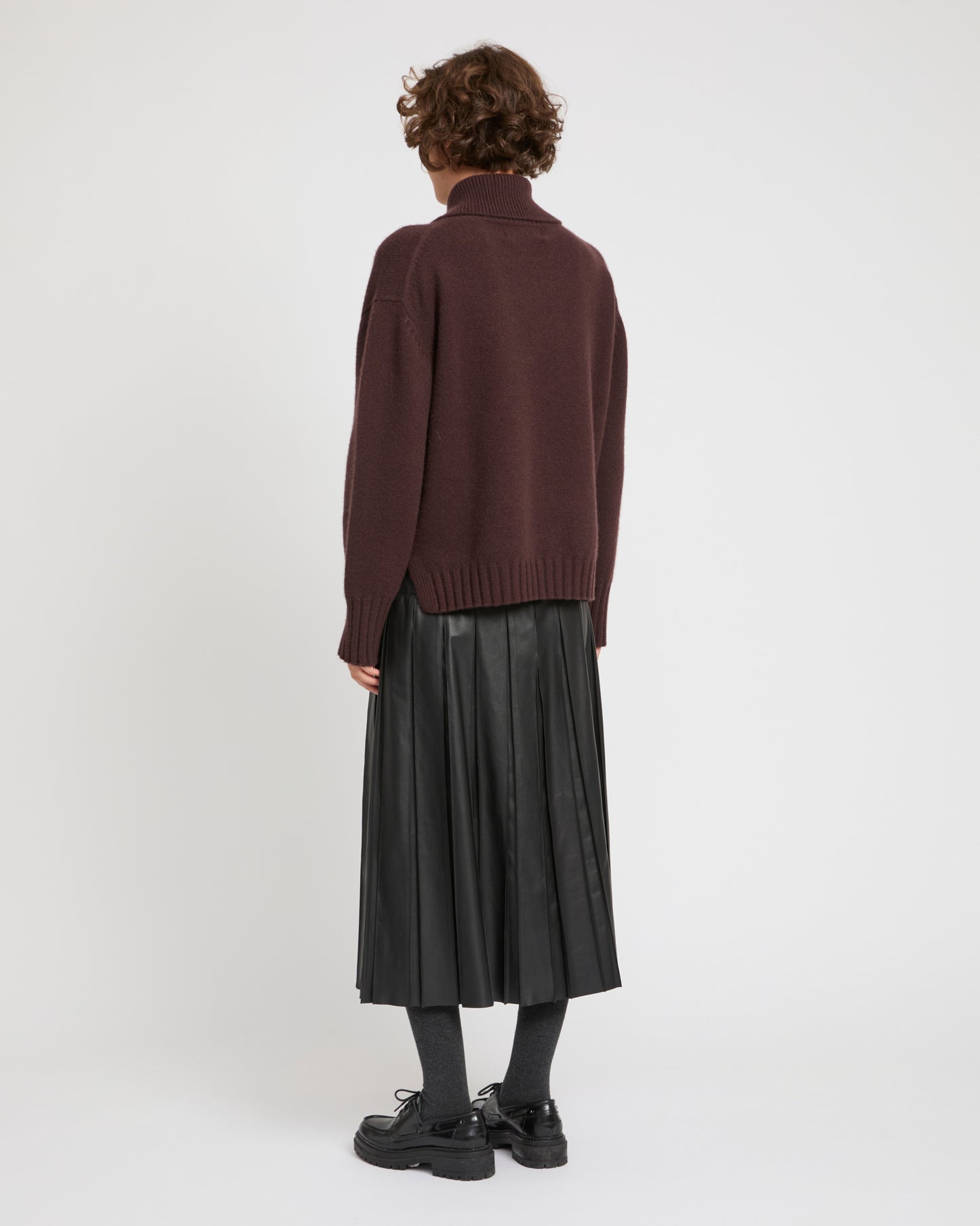 Fine lamb leather pleated skirt