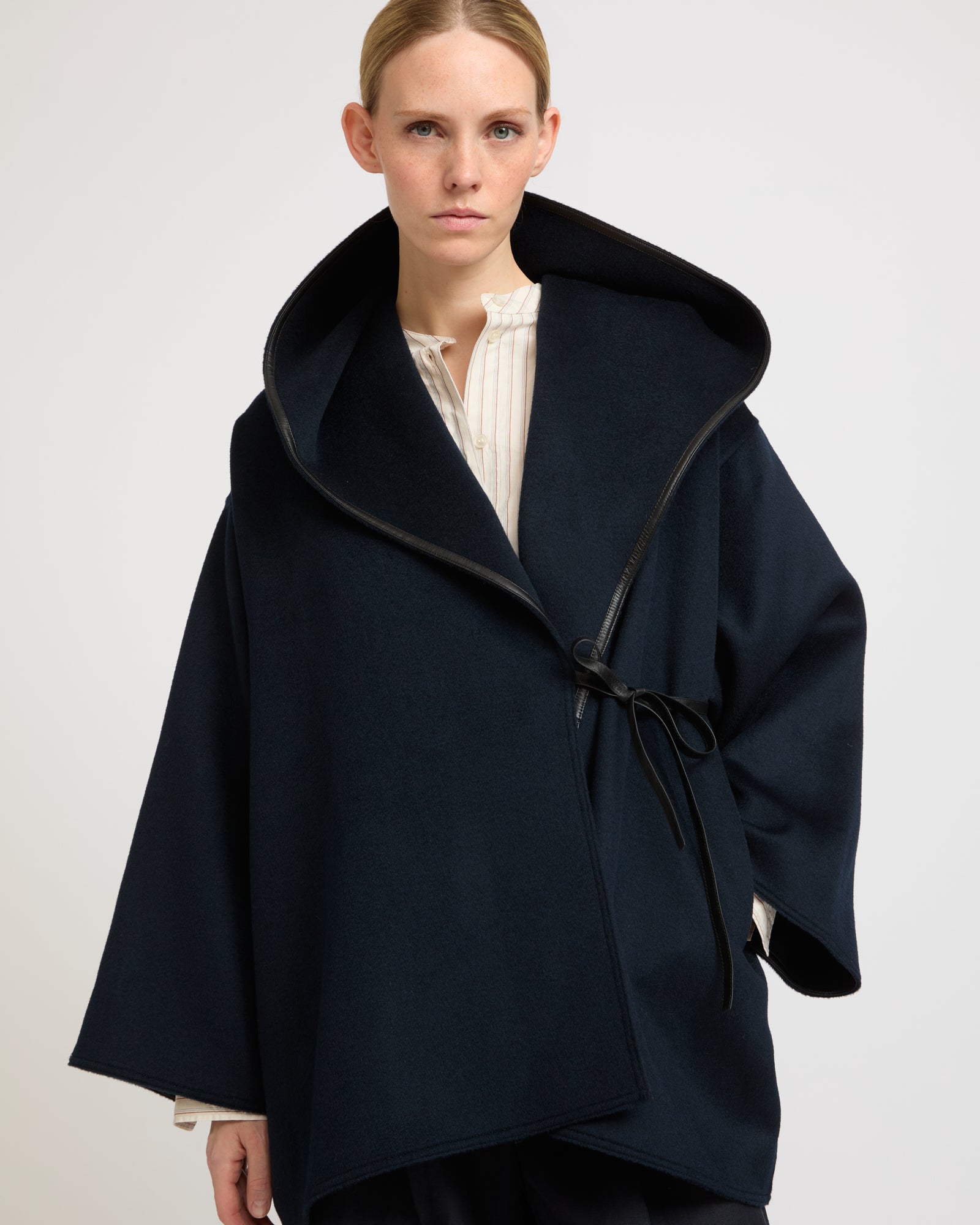 Manteau court oversize en lainage cachemire double face -Yves salomon - Nouvelle collection Printemps Été