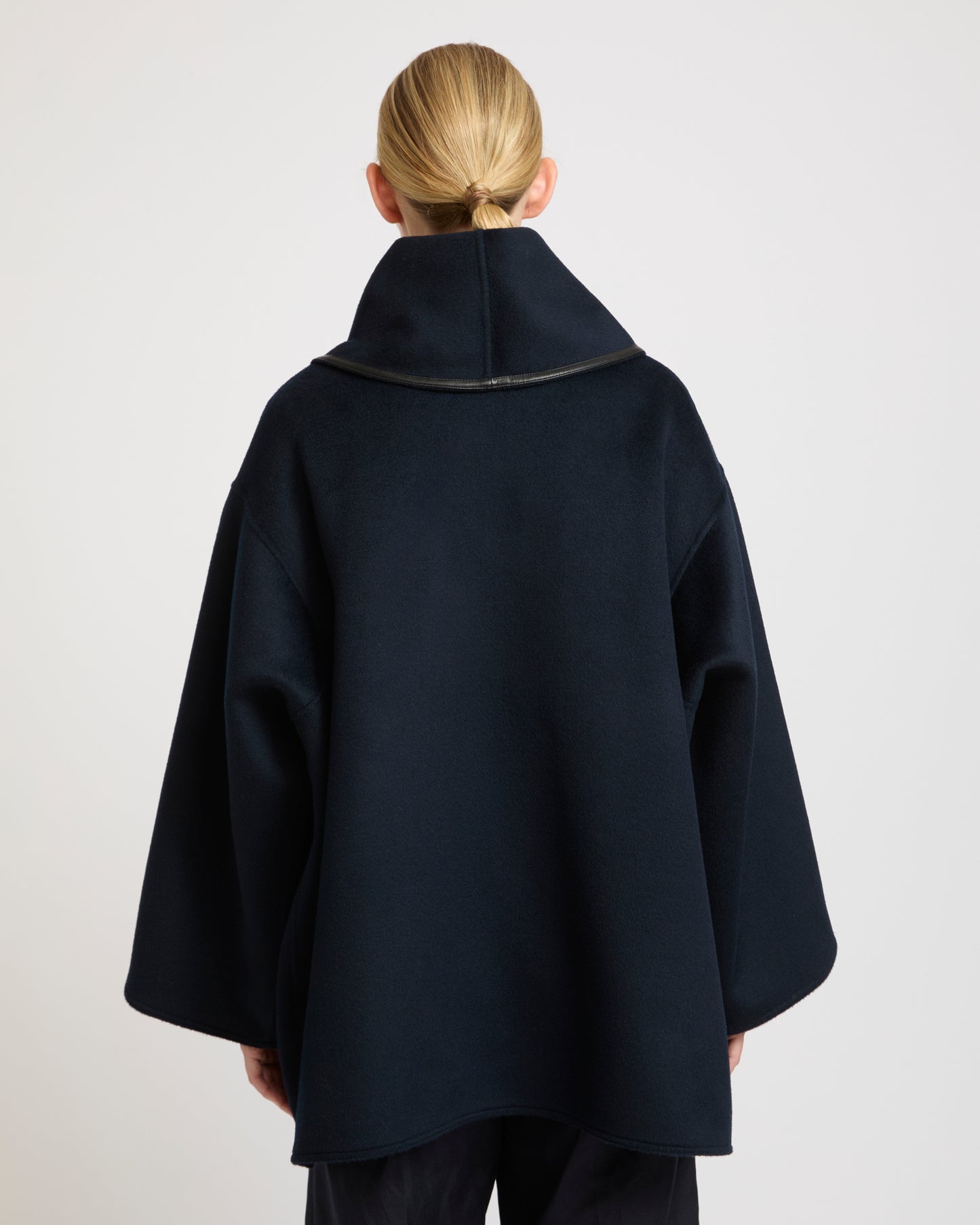 Manteau court oversize en lainage cachemire double face -Yves salomon - Nouvelle collection Printemps Été