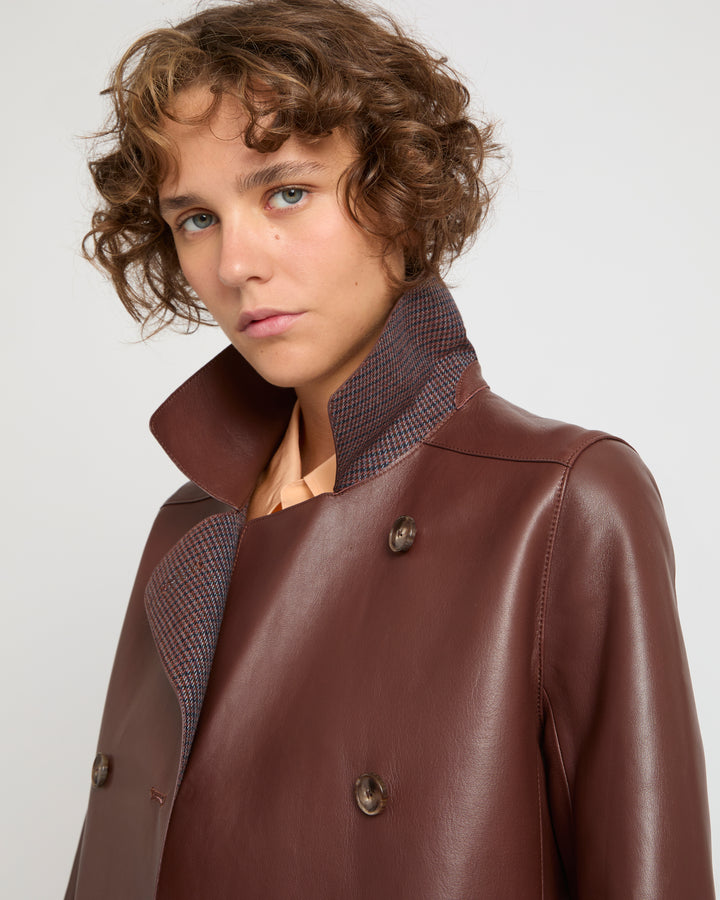 Manteau long en cuir d'agneau doublé tissu motif pied-de-poule