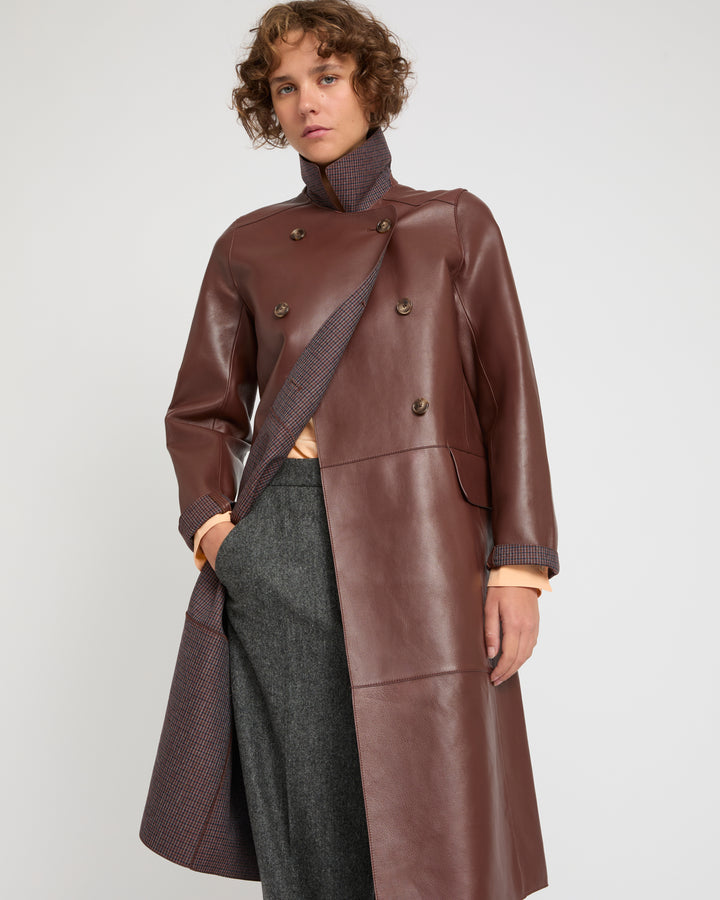 Manteau long en cuir d'agneau doublé tissu motif pied-de-poule