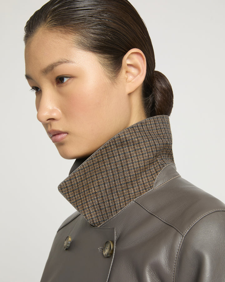 Manteau long en cuir d'agneau doublé tissu motif pied-de-poule