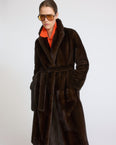 Manteau ceinturé col tailleur en fourrure de vison long poil