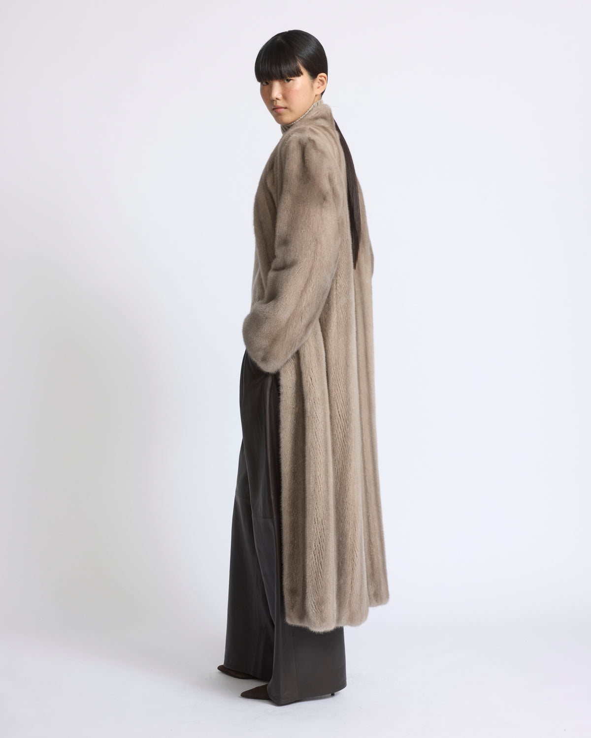Manteau long en fourrure de vison long poil - Yves Salomon - Nouvelle collection Automne Hiver