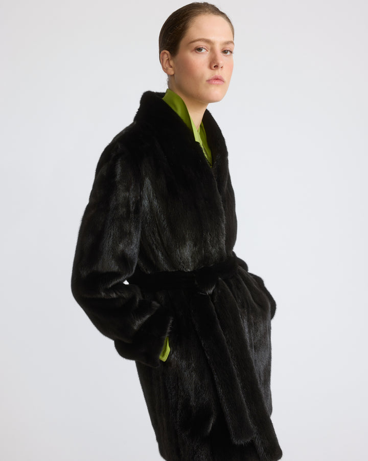Manteau court ceinturé en fourrure de vison long poil allongé - Yves Salomon - Nouvelle collection Automne Hiver