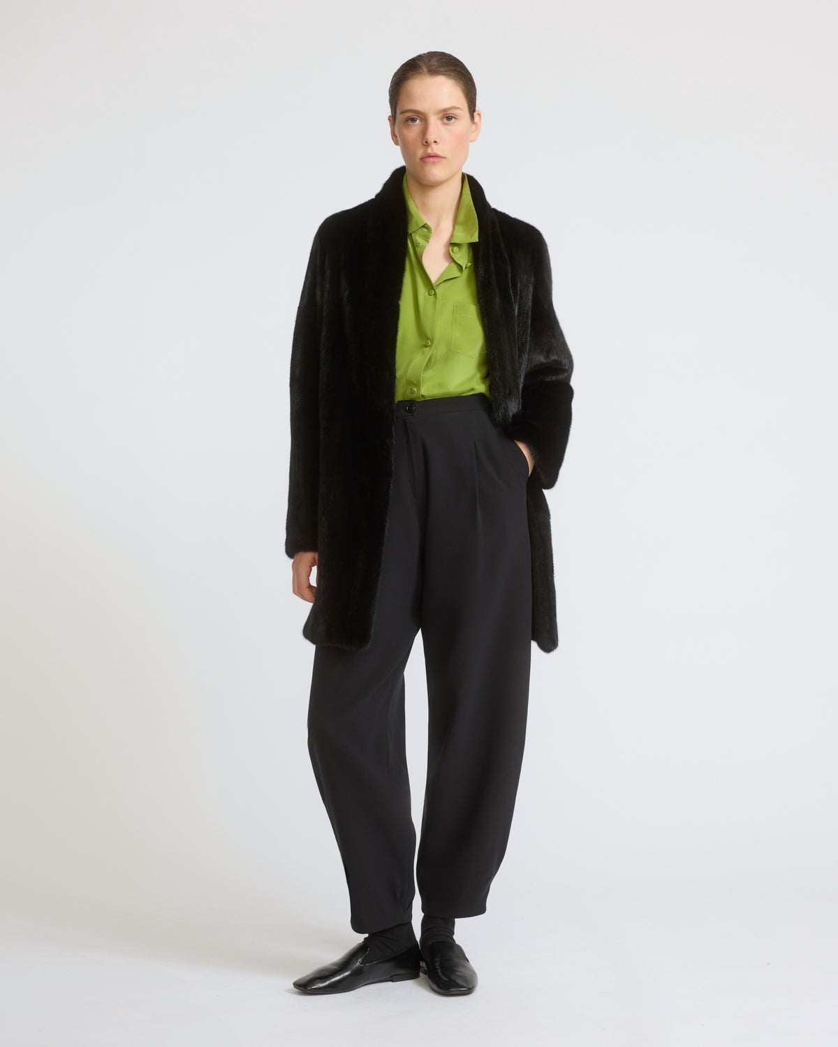 Manteau court ceinturé en fourrure de vison long poil allongé - Yves Salomon - Nouvelle collection Automne Hiver