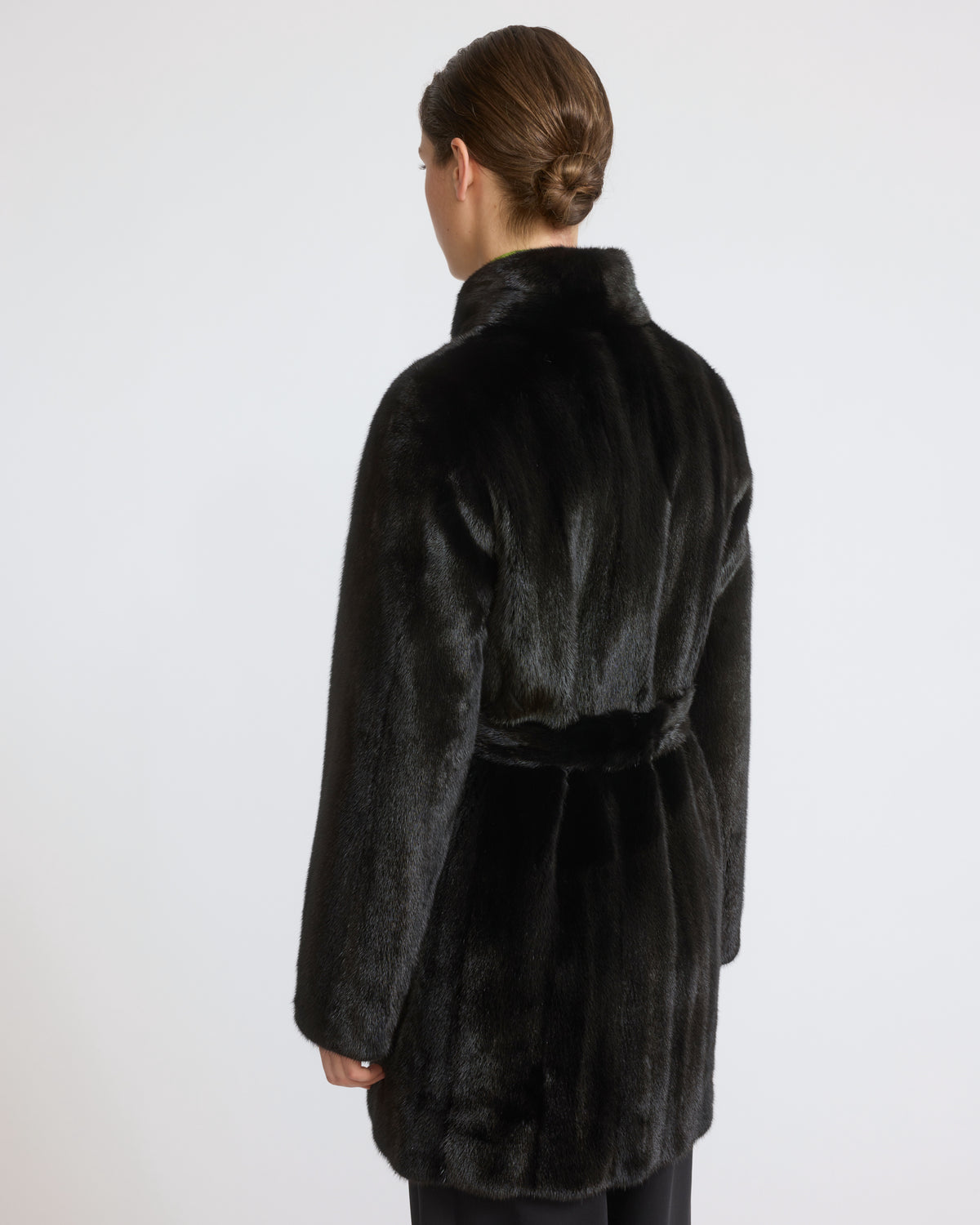 Manteau court ceinturé en fourrure de vison long poil allongé - Yves Salomon - Nouvelle collection Automne Hiver