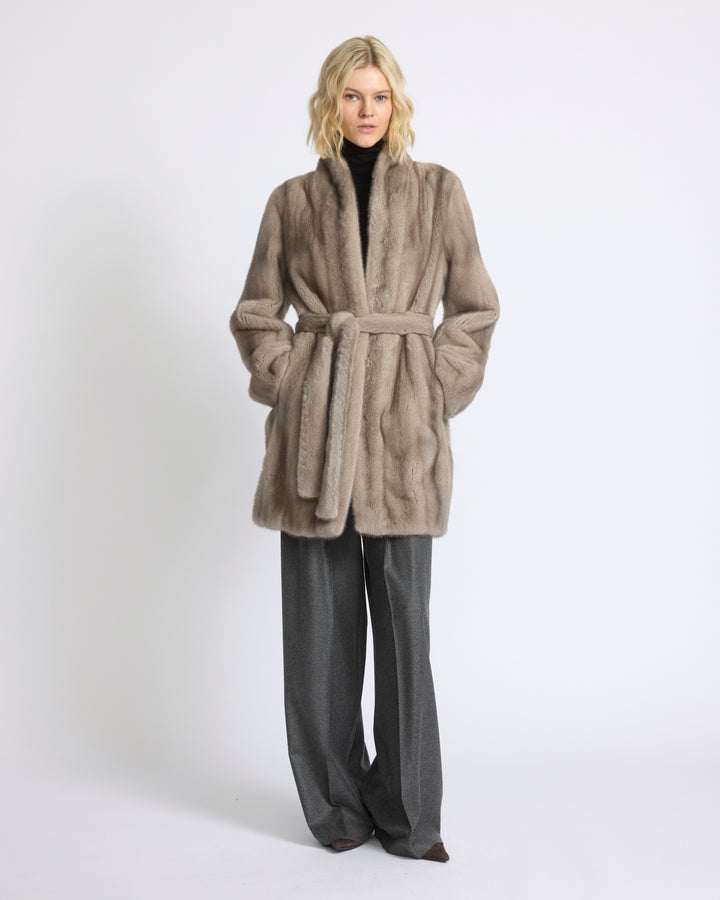 Manteau court ceinturé en fourrure de vison long poil allongé - Yves Salomon - Nouvelle collection Automne Hiver