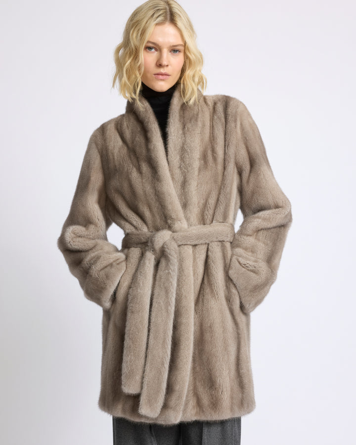 Manteau court ceinturé en fourrure de vison long poil allongé - Yves Salomon - Nouvelle collection Automne Hiver