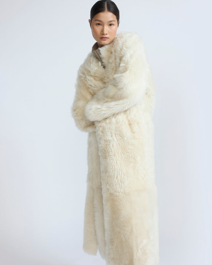 Manteau extra long en peau lainée d'agneau Toscane