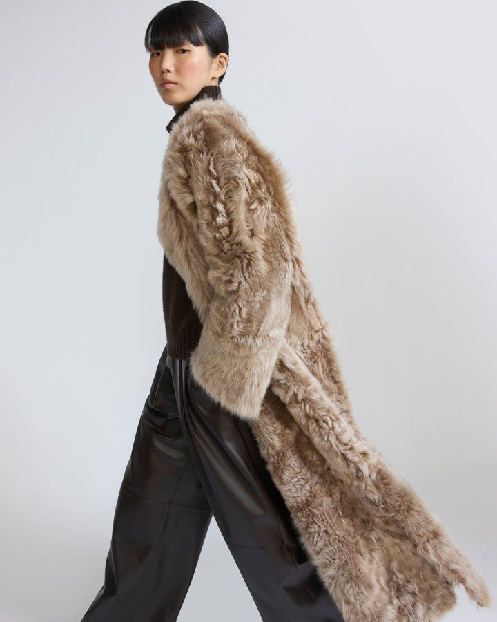Manteau extra long en peau lainée d'agneau Toscane