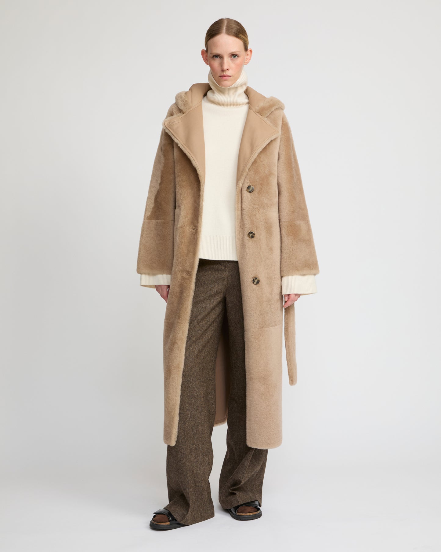 Manteau long à capuche en peau lainée d'agneau -Yves Salomon