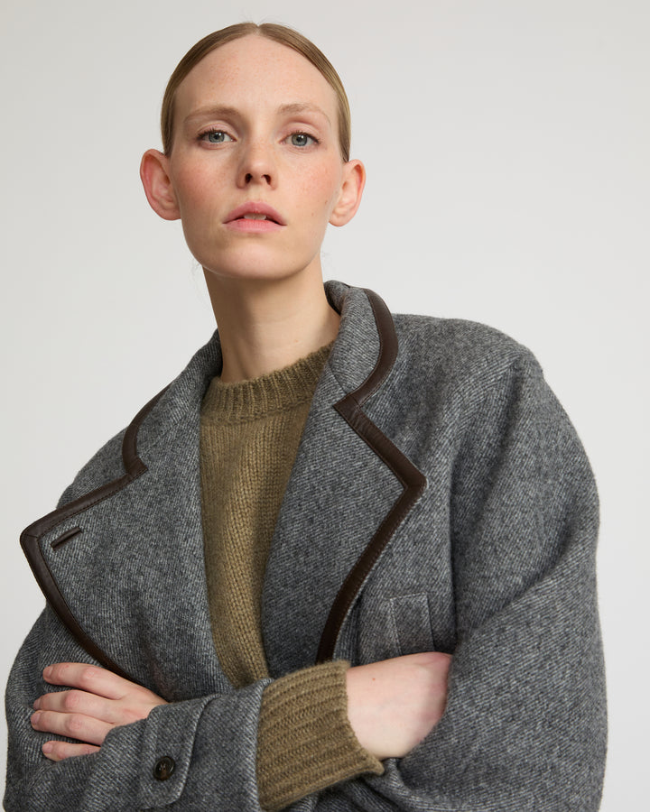 Long coat in wool with leather details