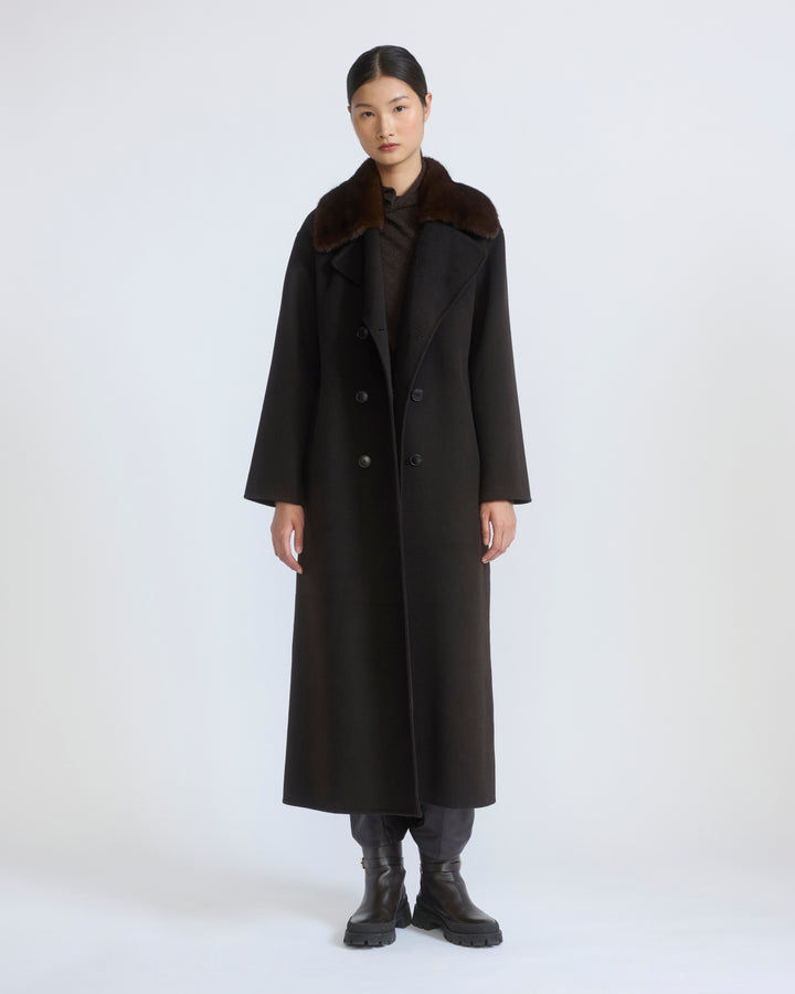 Manteau long ceinturé en lainage cachemire et fourrure de vison