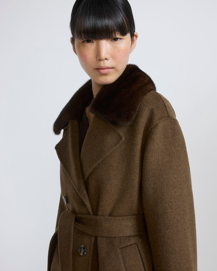 Manteau long ceinturé en lainage cachemire et fourrure de vison