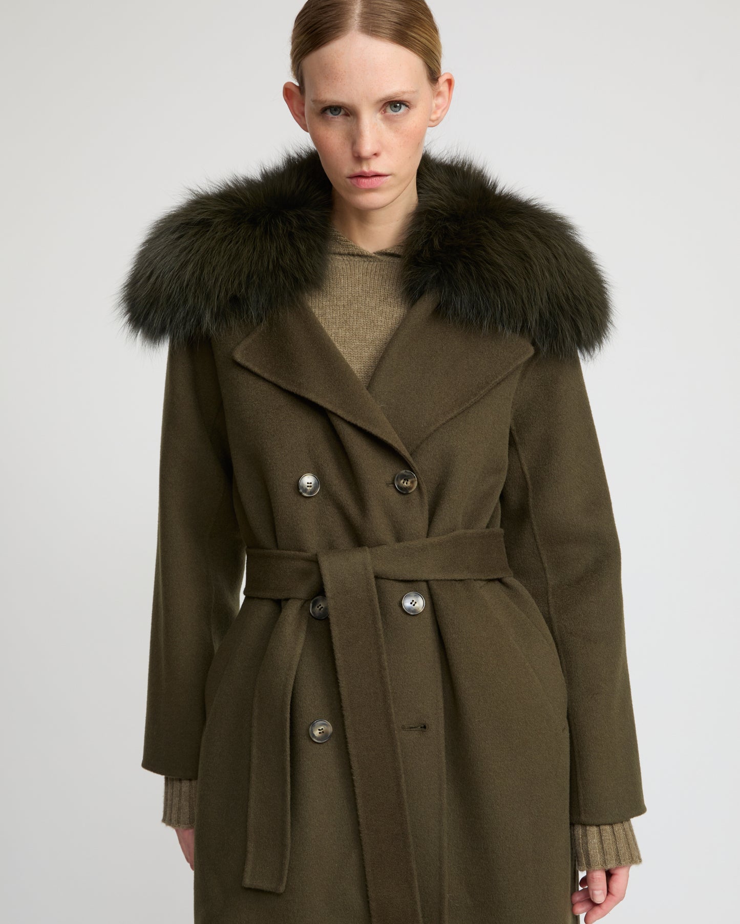 Belted coat in cashmere wool with fox fur collar