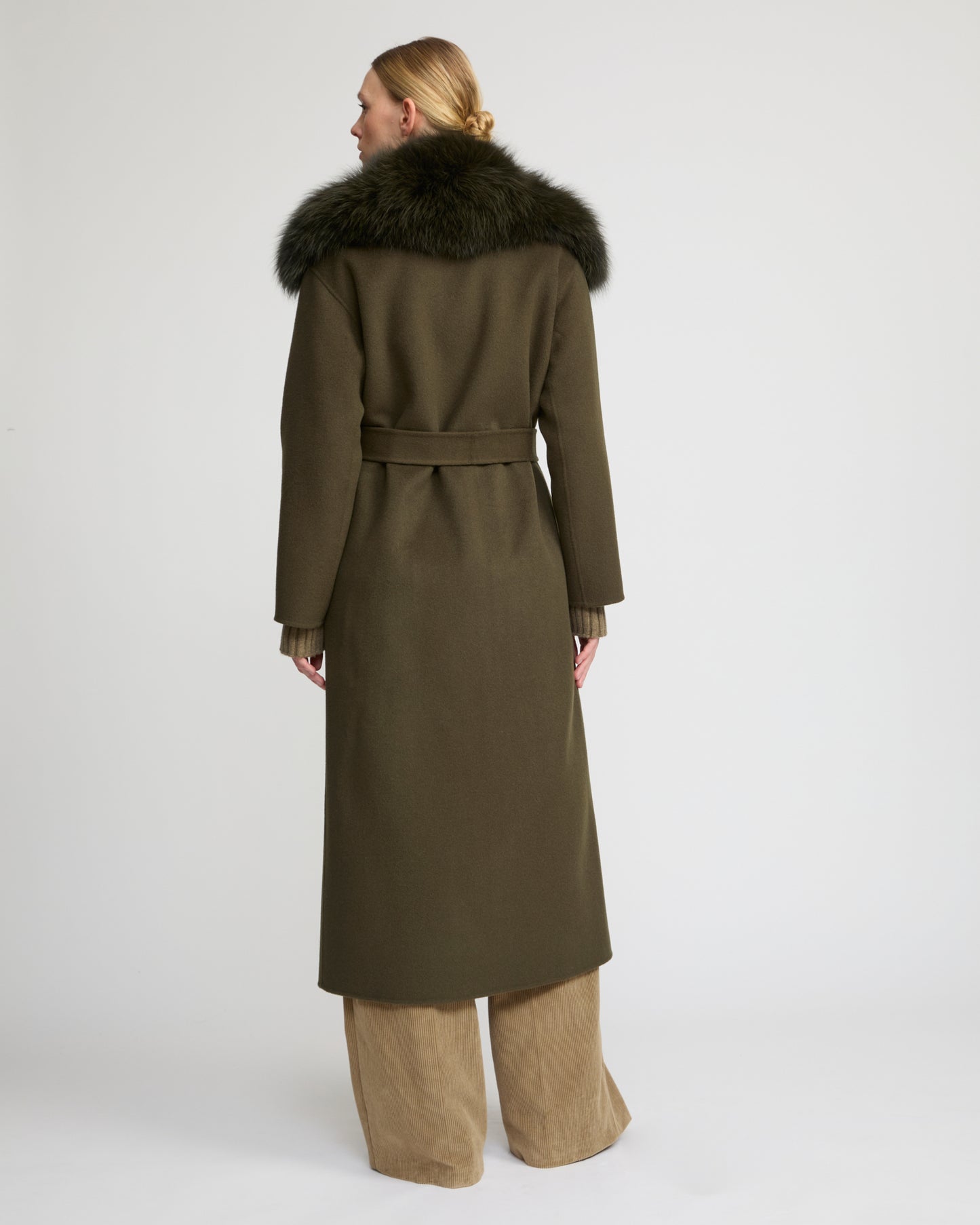 Belted coat in cashmere wool with fox fur collar