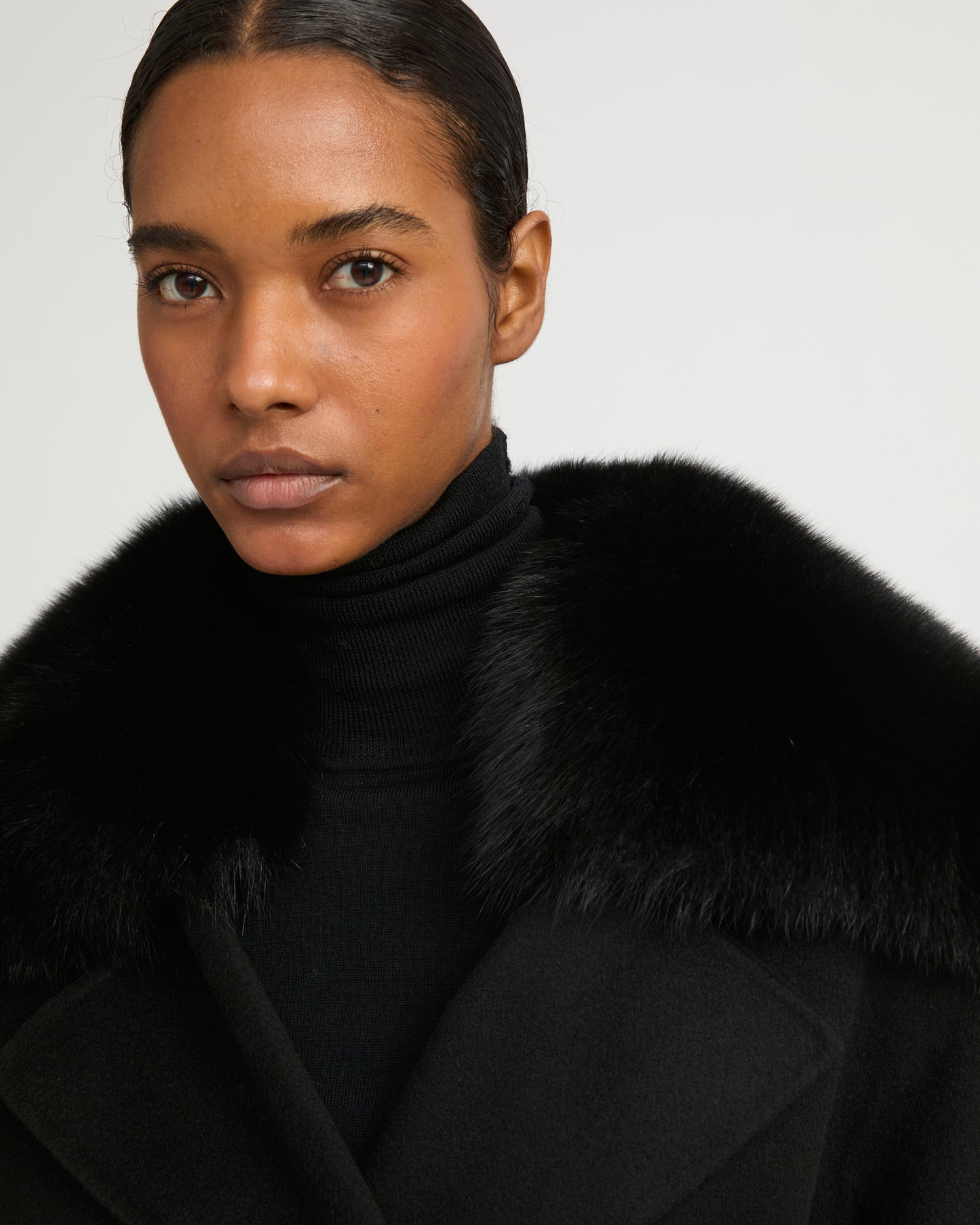 Belted coat in cashmere wool with fox fur collar