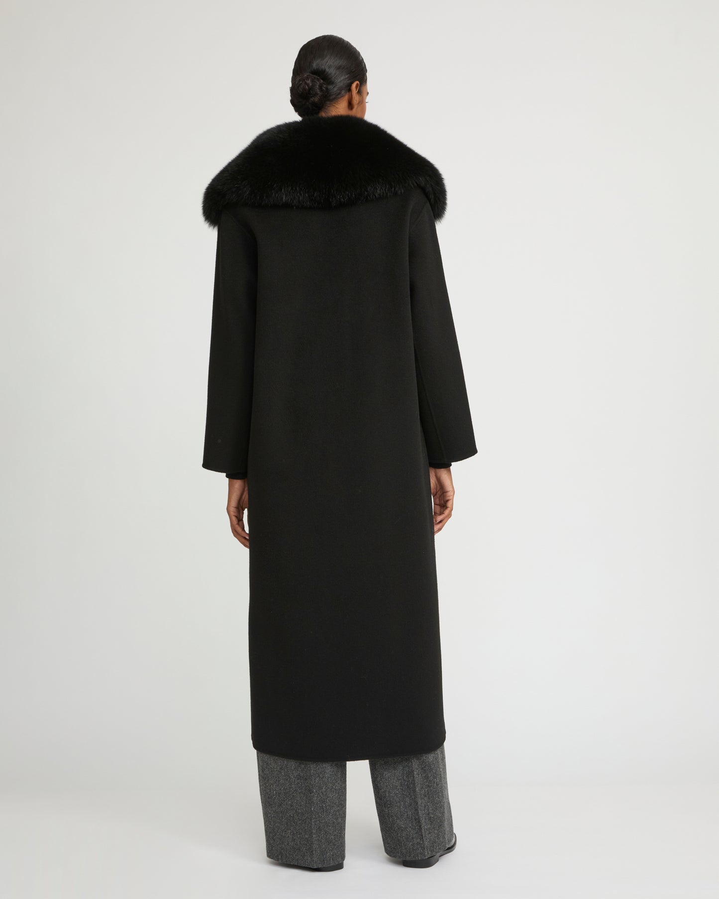 Belted coat in cashmere wool with fox fur collar