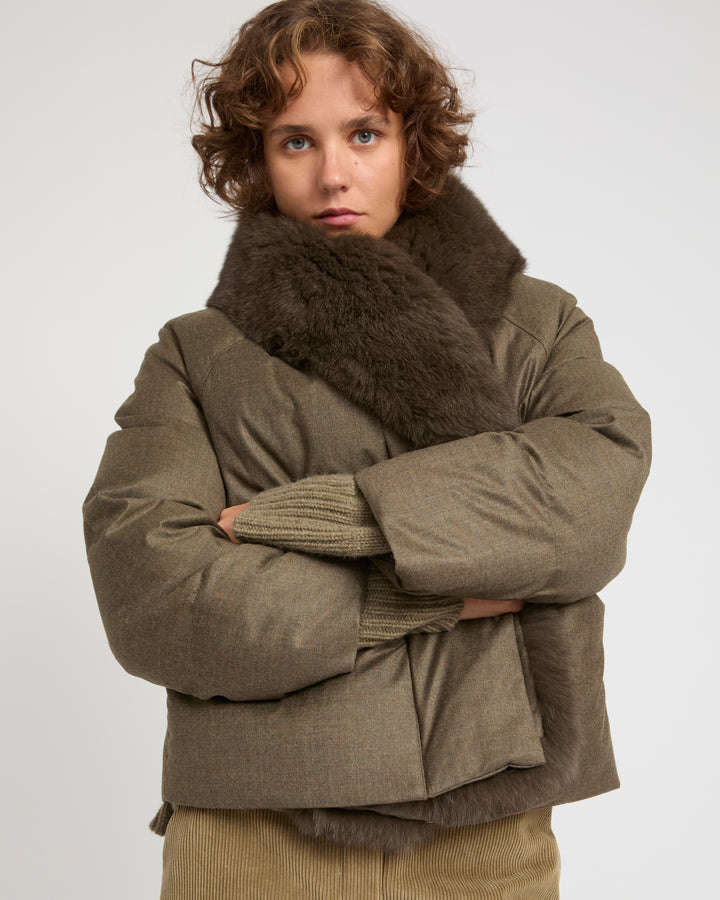 Short down jacket with large detachable fox fur collar