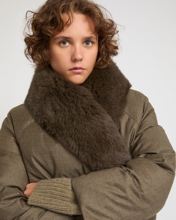 Short down jacket with large detachable fox fur collar