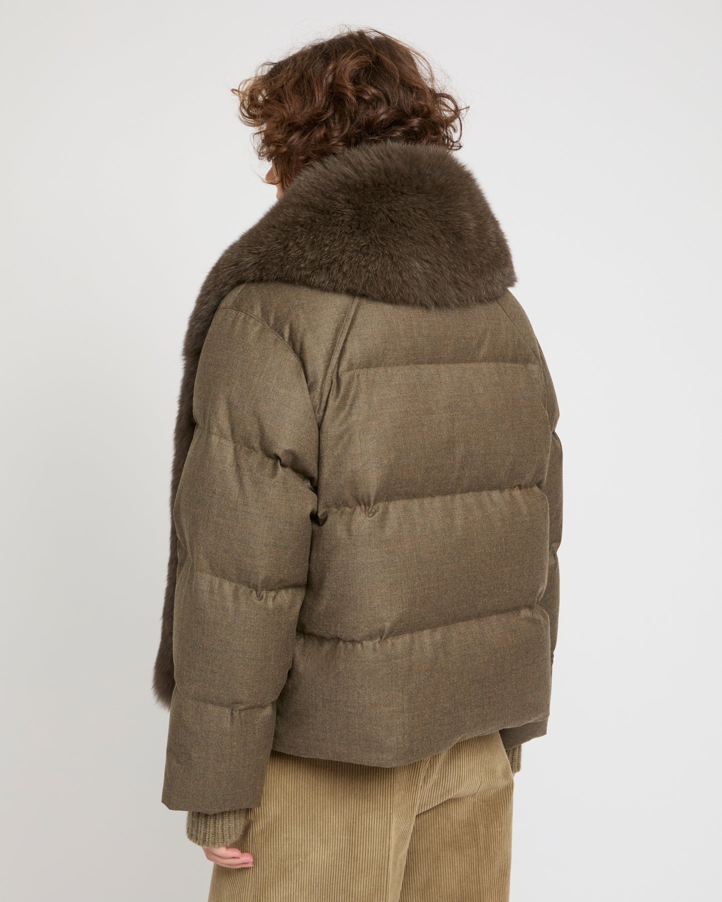 Short down jacket with large detachable fox fur collar