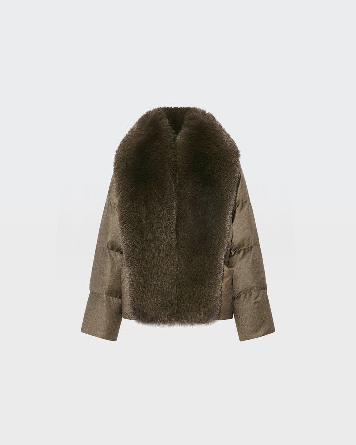 Short down jacket with large detachable fox fur collar