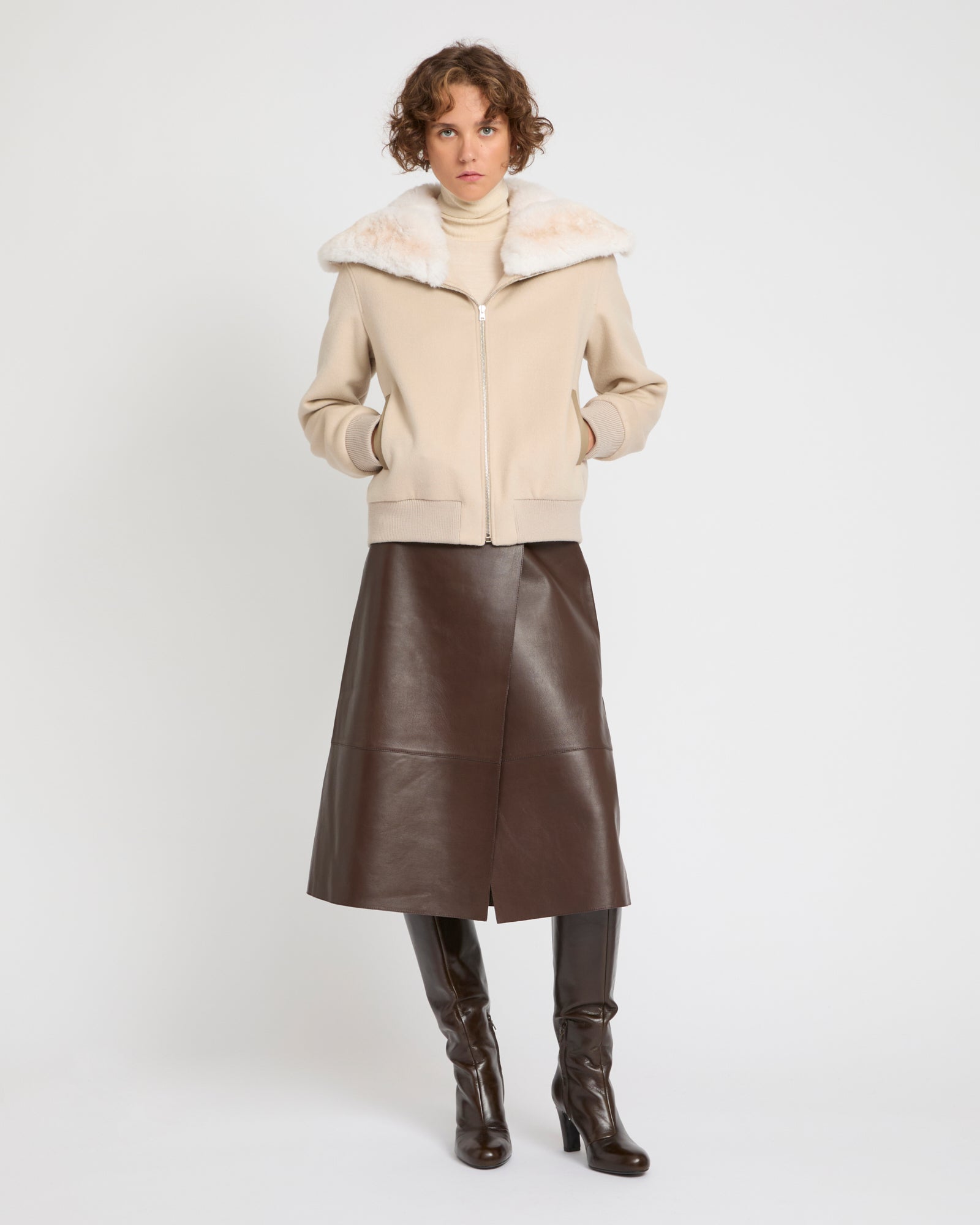 Blouson court en lainage cachemire et col amovible en fourrure de