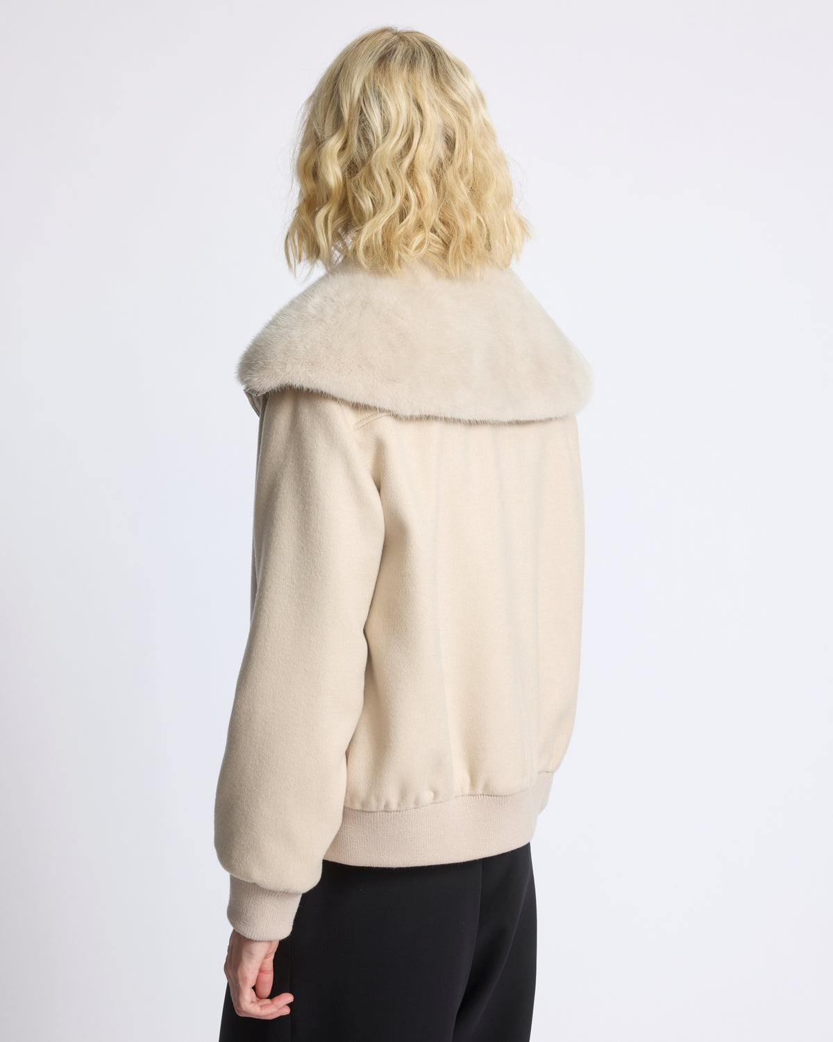 Blouson court en lainage cachemire et col amovible en fourrure de vison - Yves Salomon - Nouvelle collection Automne Hiver