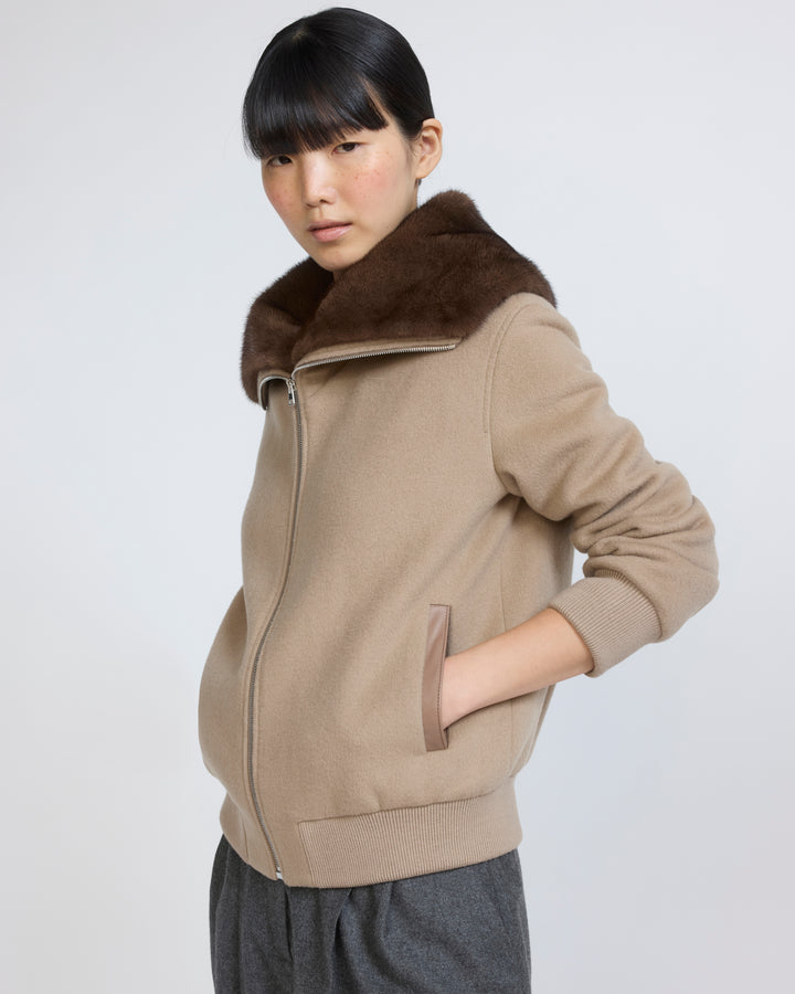 Blouson court en lainage cachemire et col amovible en fourrure de vison