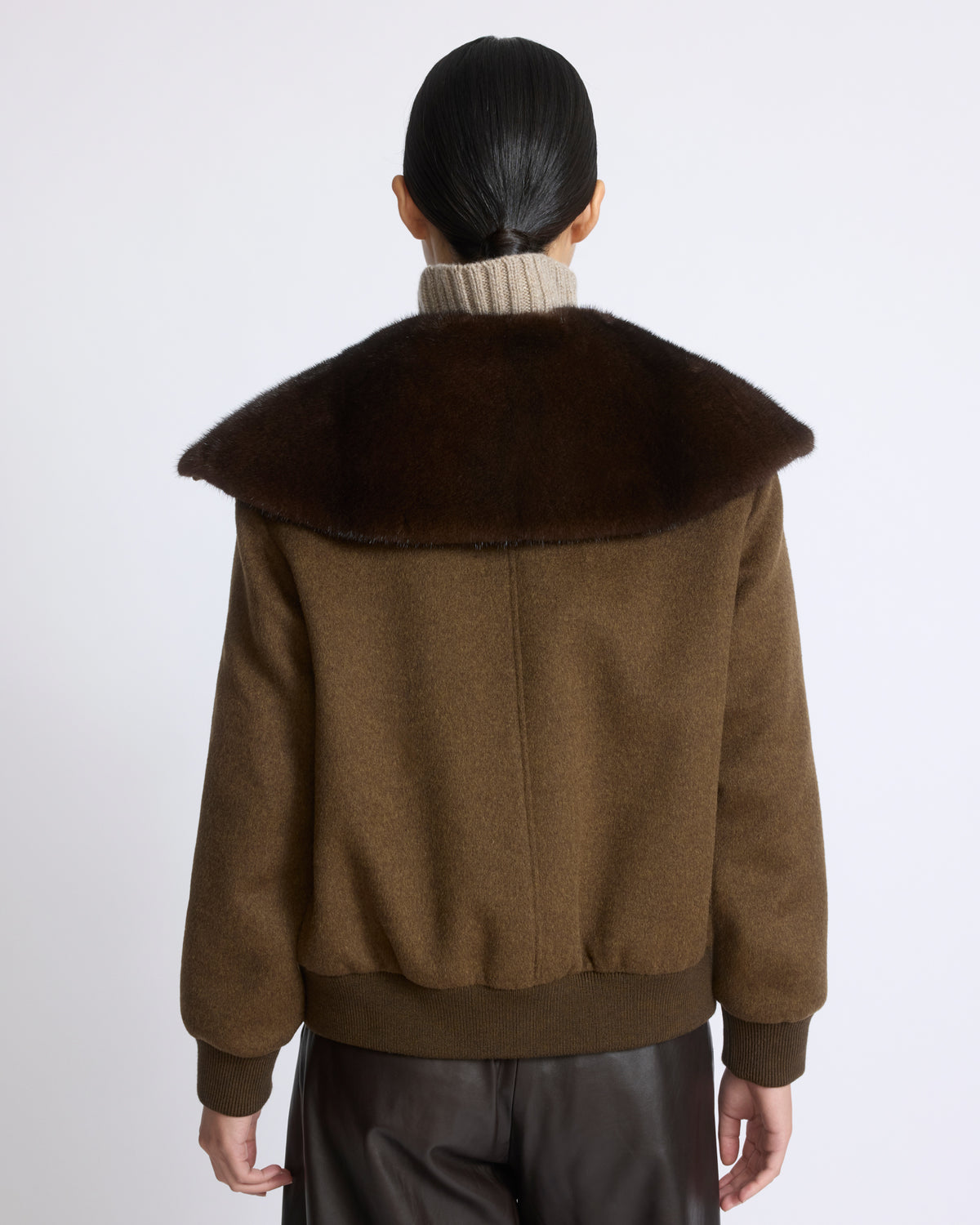 Blouson court en lainage cachemire et col amovible en fourrure de vison - Yves Salomon - Nouvelle collection Automne Hiver