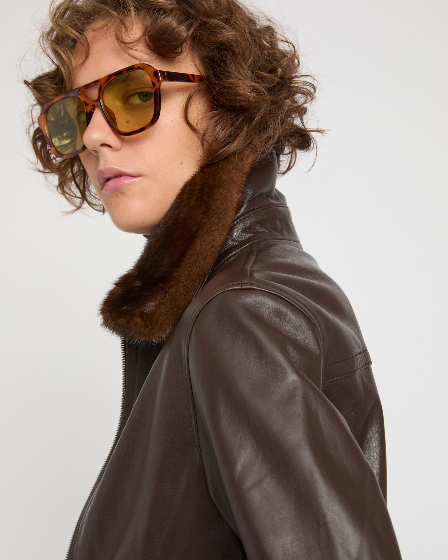 Veste bomber en cuir d'agneau avec col amovible en fourrure de vison