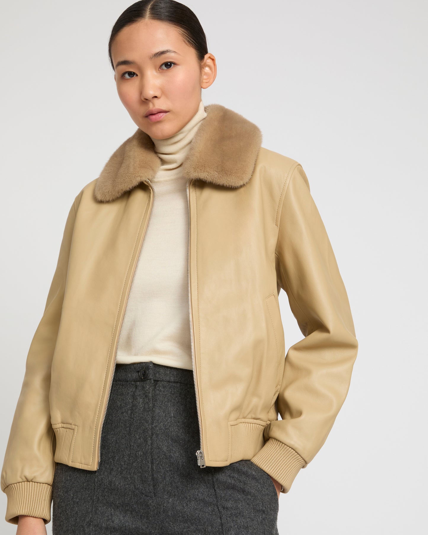 Veste bomber en cuir d'agneau avec col amovible en fourrure de vison