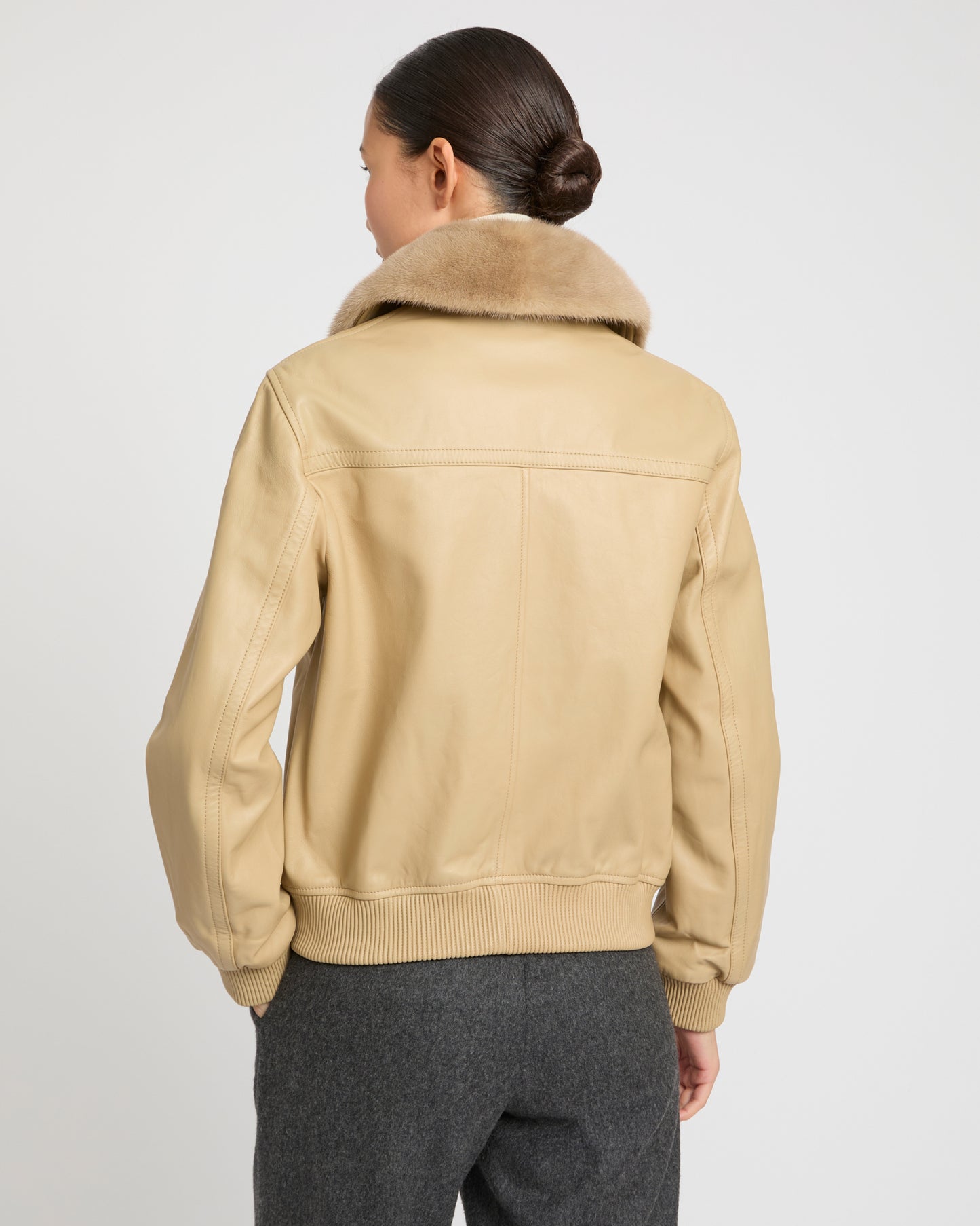 Veste bomber en cuir d'agneau avec col amovible en fourrure de vison