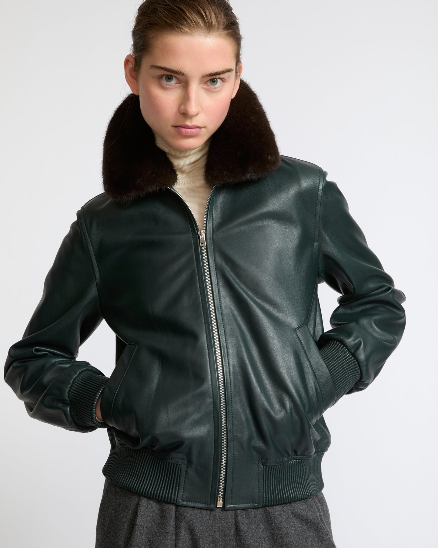 Veste bomber en cuir d'agneau avec col amovible en fourrure de vison- Yves Salomon - Nouvelle collection Automne Hiver