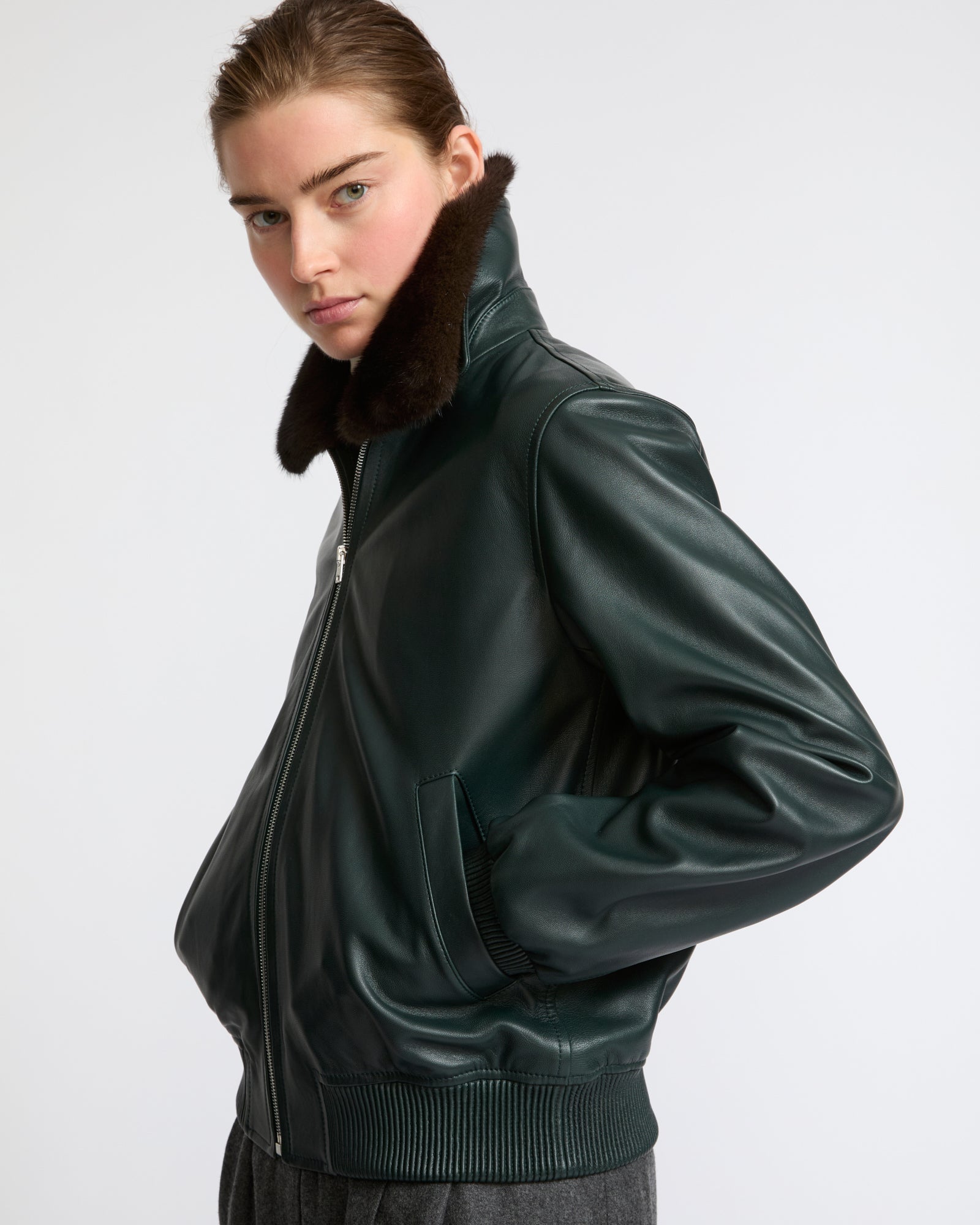 Veste bomber en cuir d'agneau avec col amovible en fourrure de vison- Yves Salomon - Nouvelle collection Automne Hiver
