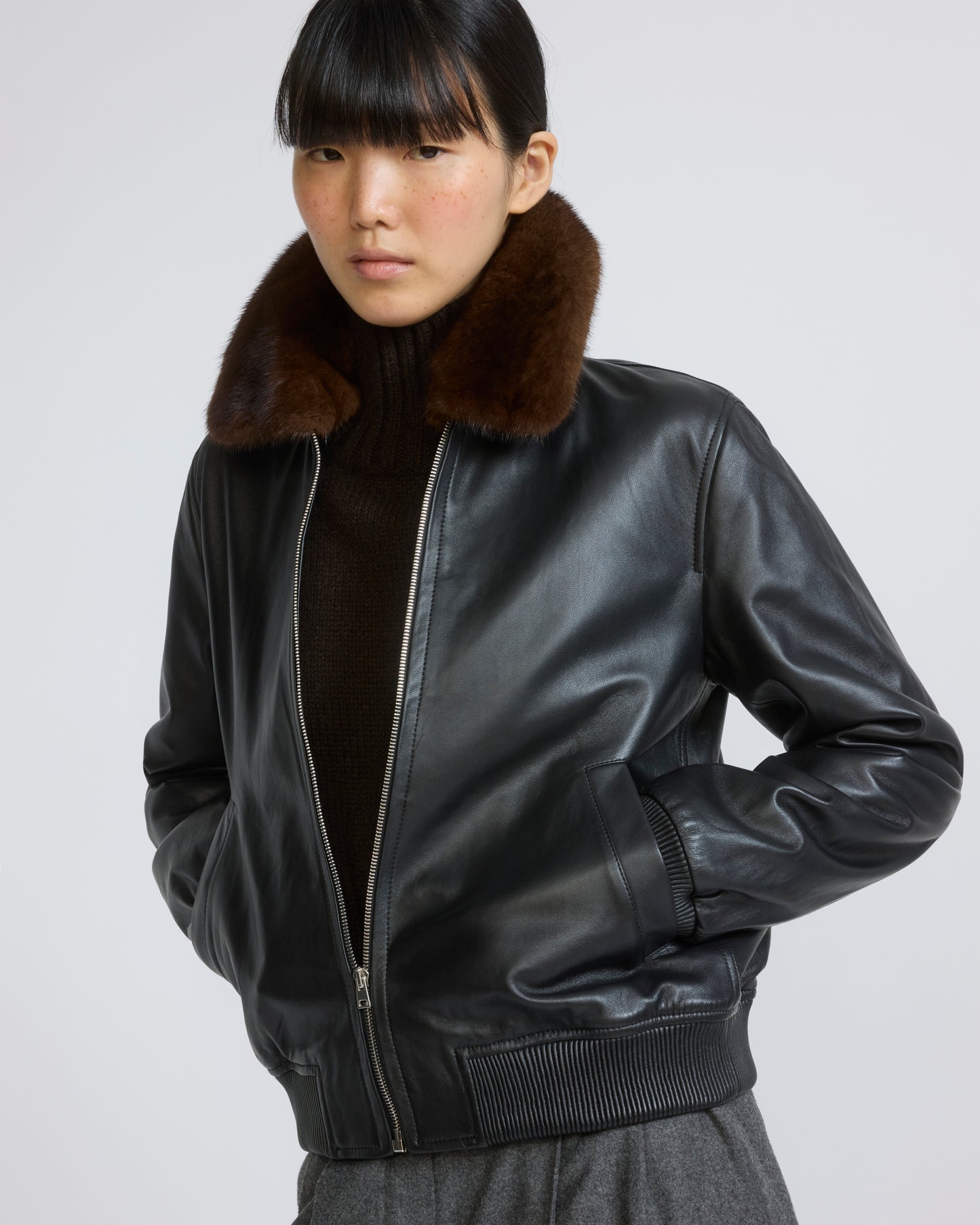 Veste bomber en cuir d'agneau avec col amovible en fourrure de vison